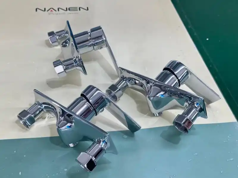 Brass Hot and Cold Bathroom Basin Mixer Faucet